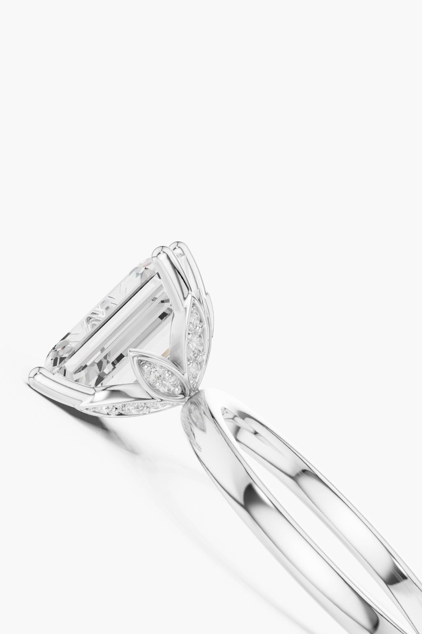 2ct Emerald Diamond Ring